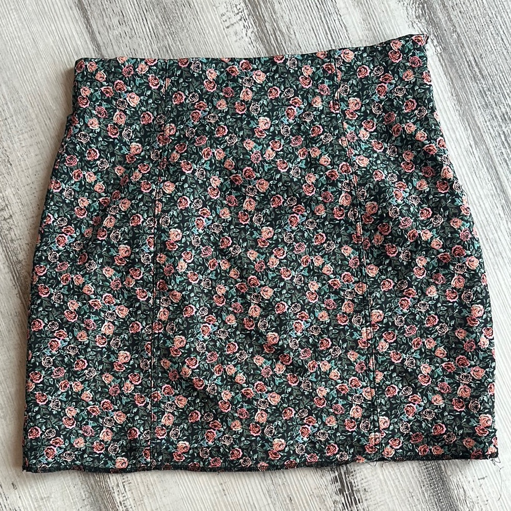 Zara floral mini skirt women’s size large black multi color stretch